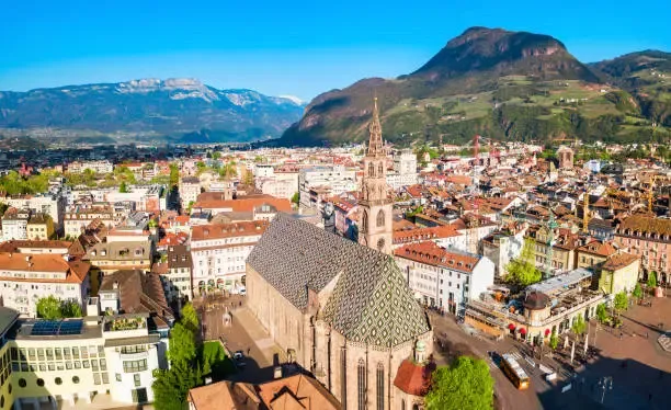 Scuole professionali Alto Adige 2026/27, sopravvive la chiamata diretta