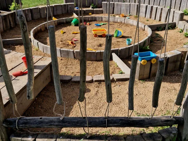 Tragedia all’asilo nell’Aretino: cinque maestre indagate per la morte del bimbo strangolato dalla felpa fuori norma