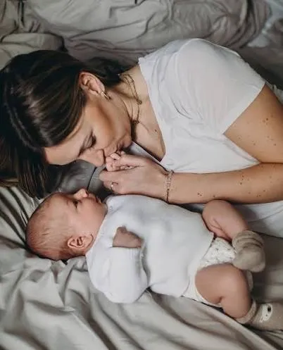 Senza sguardo il cervello del neonato non impara la lingua
