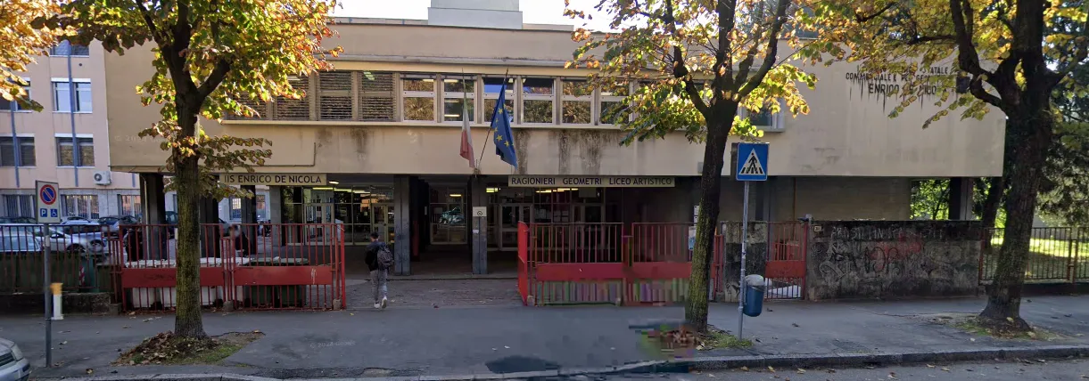 Sesto San Giovanni, accoltellamento nel cortile di scuola dopo una lite sul bus: tre studenti arrestati