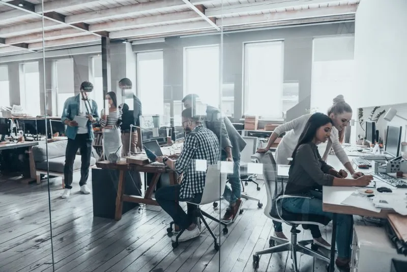 L’occupazione cresce più dei salari: analisi dei dati Istat sul mercato del lavoro italiano nel secondo trimestre 2025