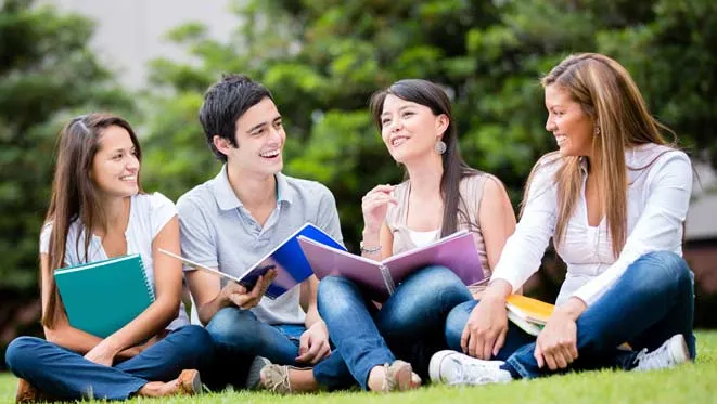 Allarme dal Settore Educativo Australiano: Richiesta di Riduzione delle Tasse sui Visti Studenteschi a Breve Termine