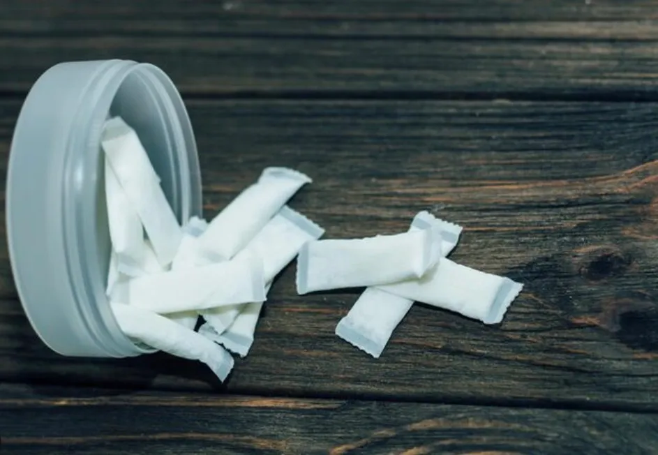 Snus e nicotine pouches: guida ai rischi per gli adolescenti
