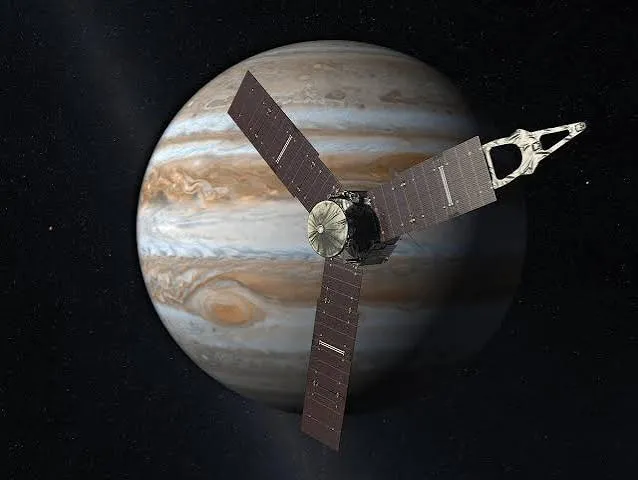 Sonda Juno mappa il calore di Io: 4 gradi sotto la crosta