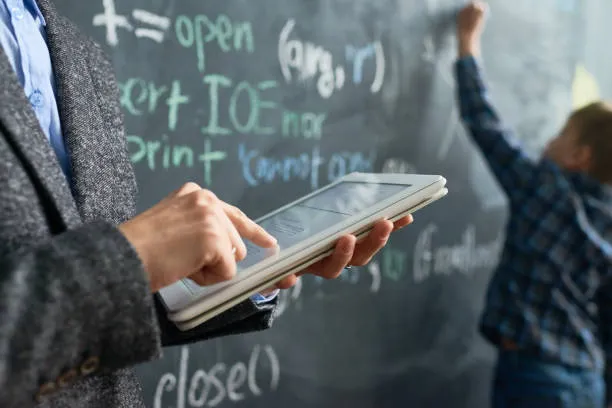 Sostituzioni docenti: come l’innovazione digitale di AGAV trasforma la scuola italiana