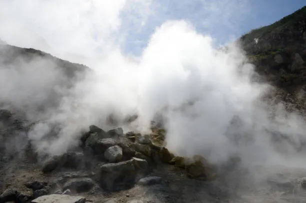 Sotto i Campi Flegrei tre livelli di magma: la prima mappa a 50 km