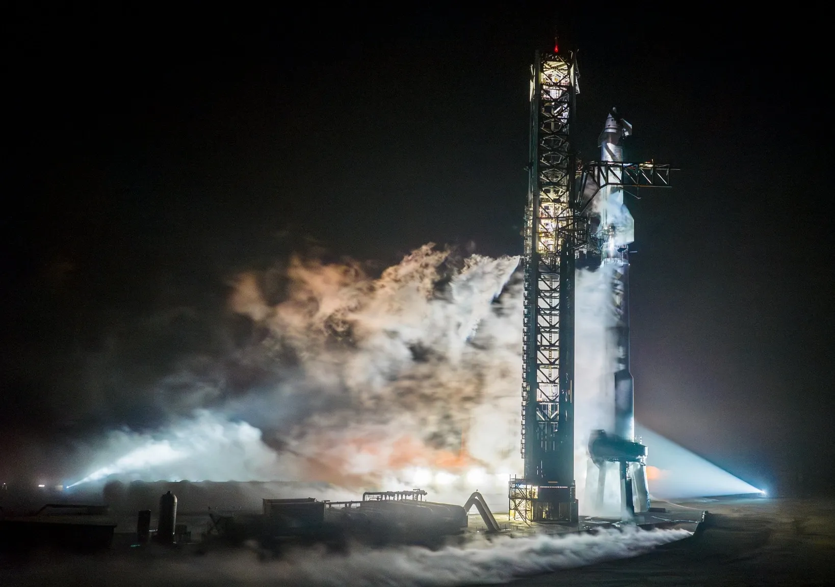 SpaceX: L’Undicesimo Volo del Razzo Starship Segna Nuove Prove Tecnologiche – Atteso per il 14 Ottobre 2025