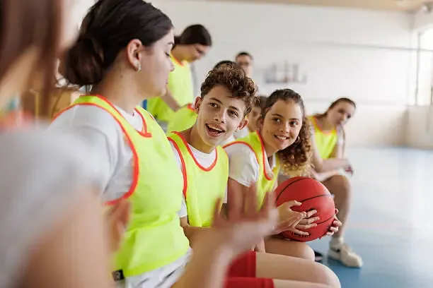 Sport e disagio in adolescenza: il corso gratuito per insegnanti
