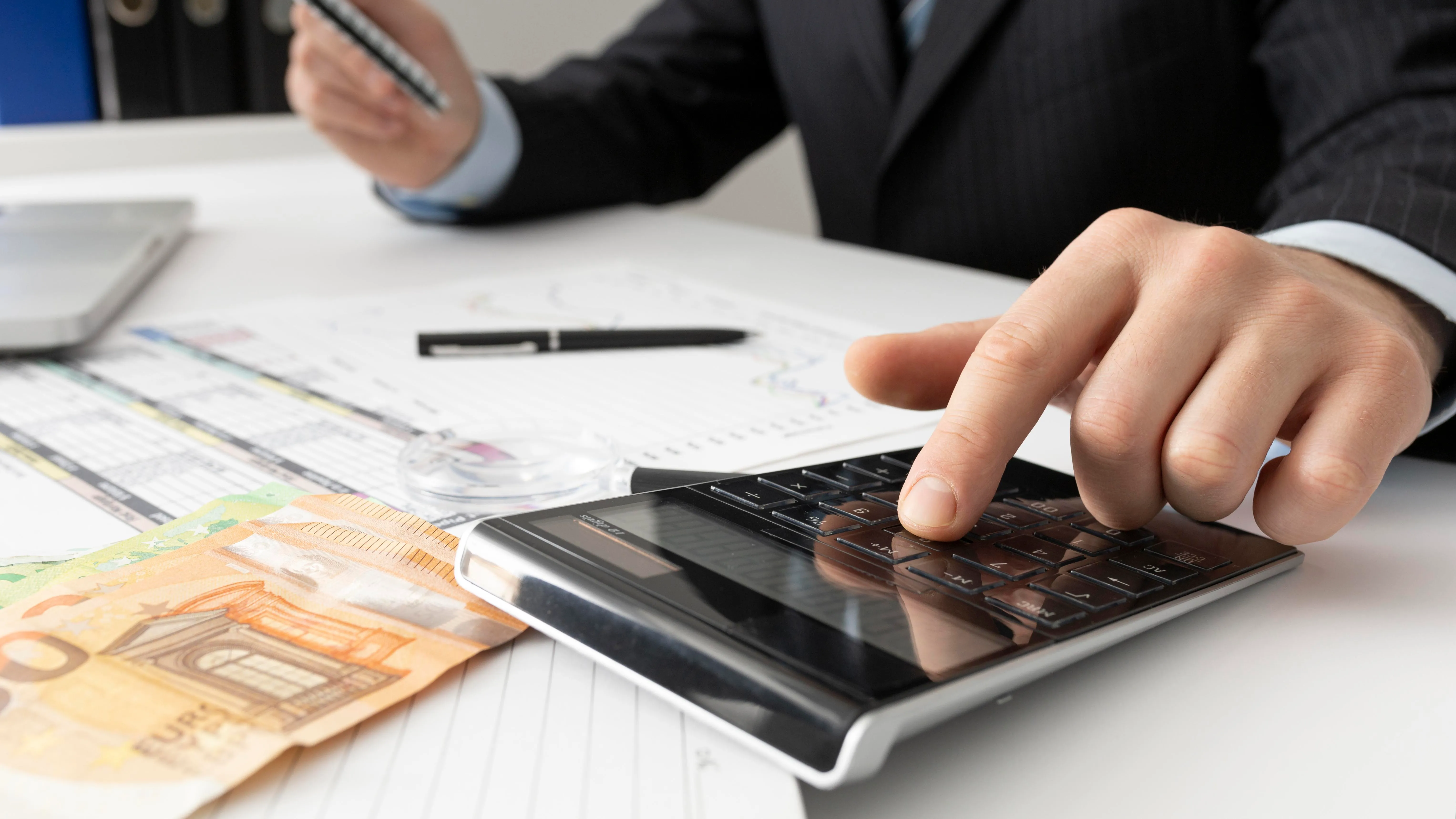 Stipendio medio in Italia: quanto dovremmo guadagnare oggi per battere il costo della vita 