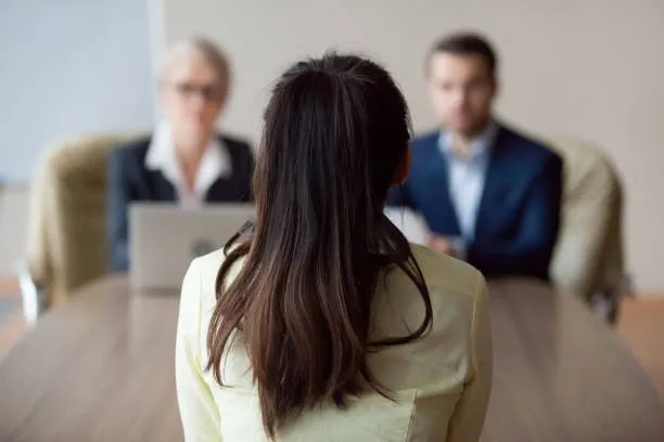 Stipendio negli annunci e divieti nei colloqui: cosa cambia davvero