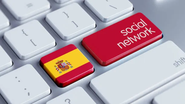 Stretta sui Social Network in Spagna: Verso il Divieto per gli Under 16 e Nuove Regole su Algoritmi e Controlli