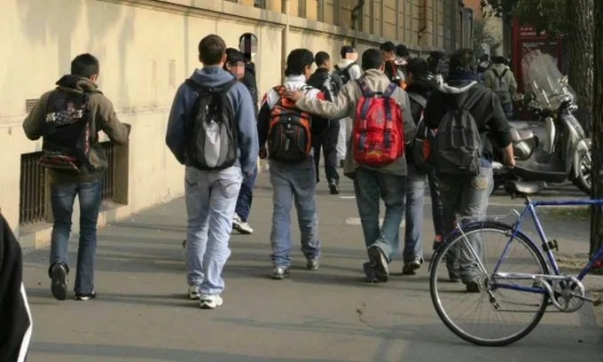 Scuola italiana, tra riforme e realtà: perché il latino alle medie non basta a sanare le falle dell’istruzione