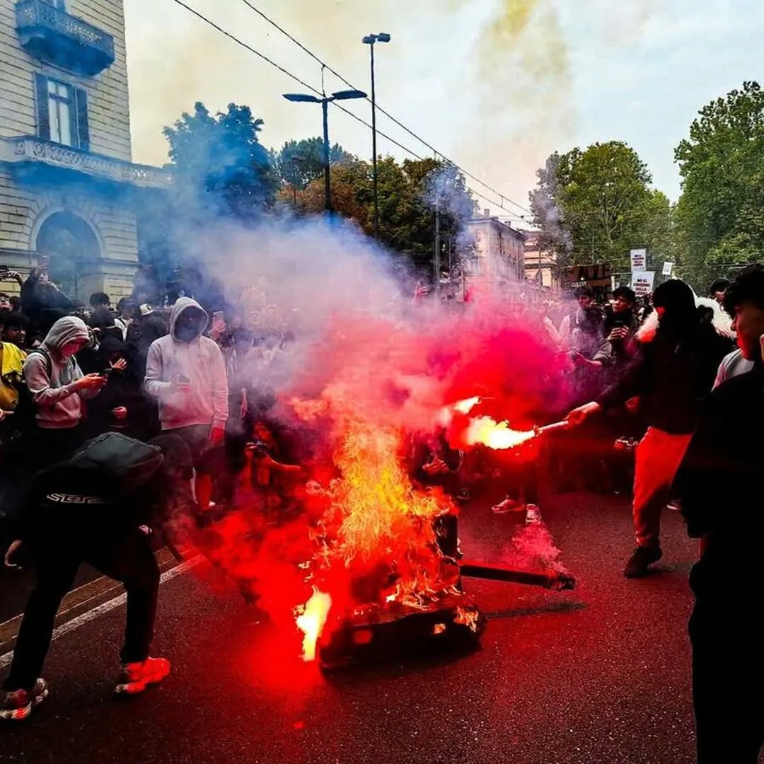 Studenti in piazza in tutta Italia: scontri a Torino e a Roma davanti al Ministero dell'Istruzione