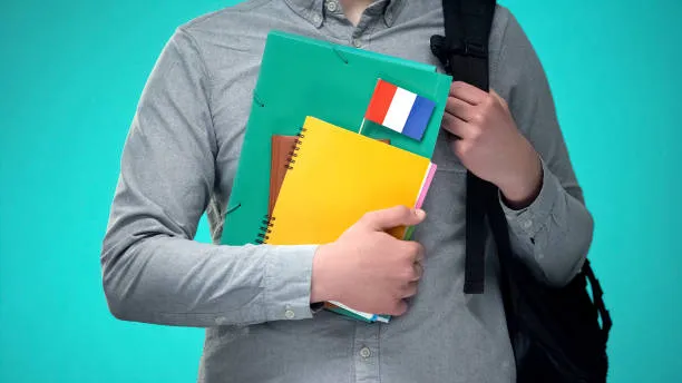 Studenti non-UE in Francia: tasse 16 volte più alte dal settembre 2026