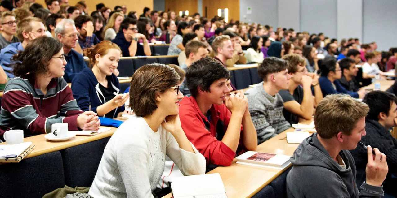 Scuola 2025: rincari record su libri, materiale e alloggi universitari. Un peso crescente per le famiglie italiane