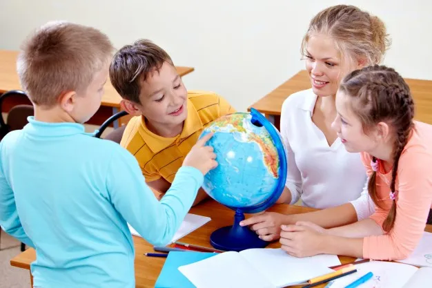 Geografia come bussola per il futuro: il ruolo cruciale dei docenti nell’educazione critica e consapevole