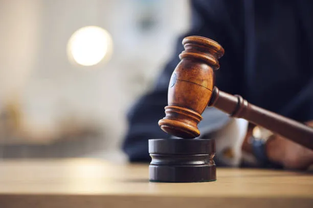 Supplenti e ferie d'ufficio: i tribunali già condannano il ministero
