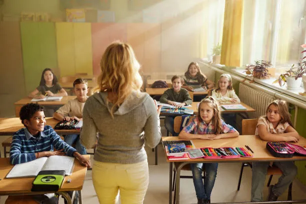 Supplenze docenti, quando scatta il diritto alla proroga se il titolare rientra dopo il 30 aprile