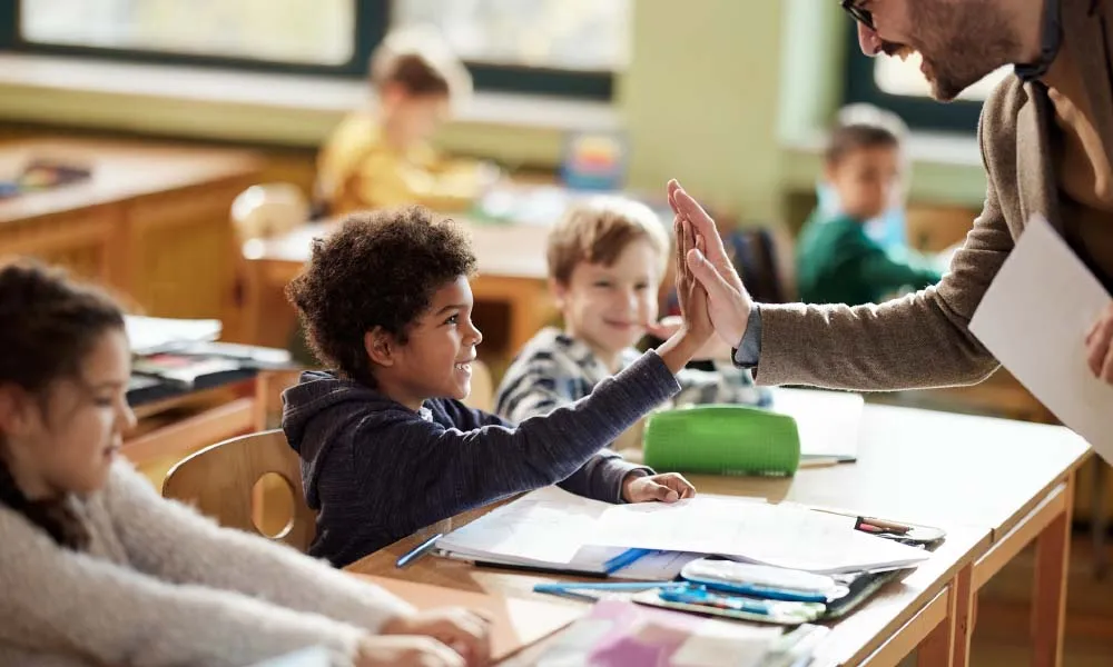 La scuola come spazio di ascolto: come l'empatia trasforma la paura di fallire in crescita tra gli adolescenti