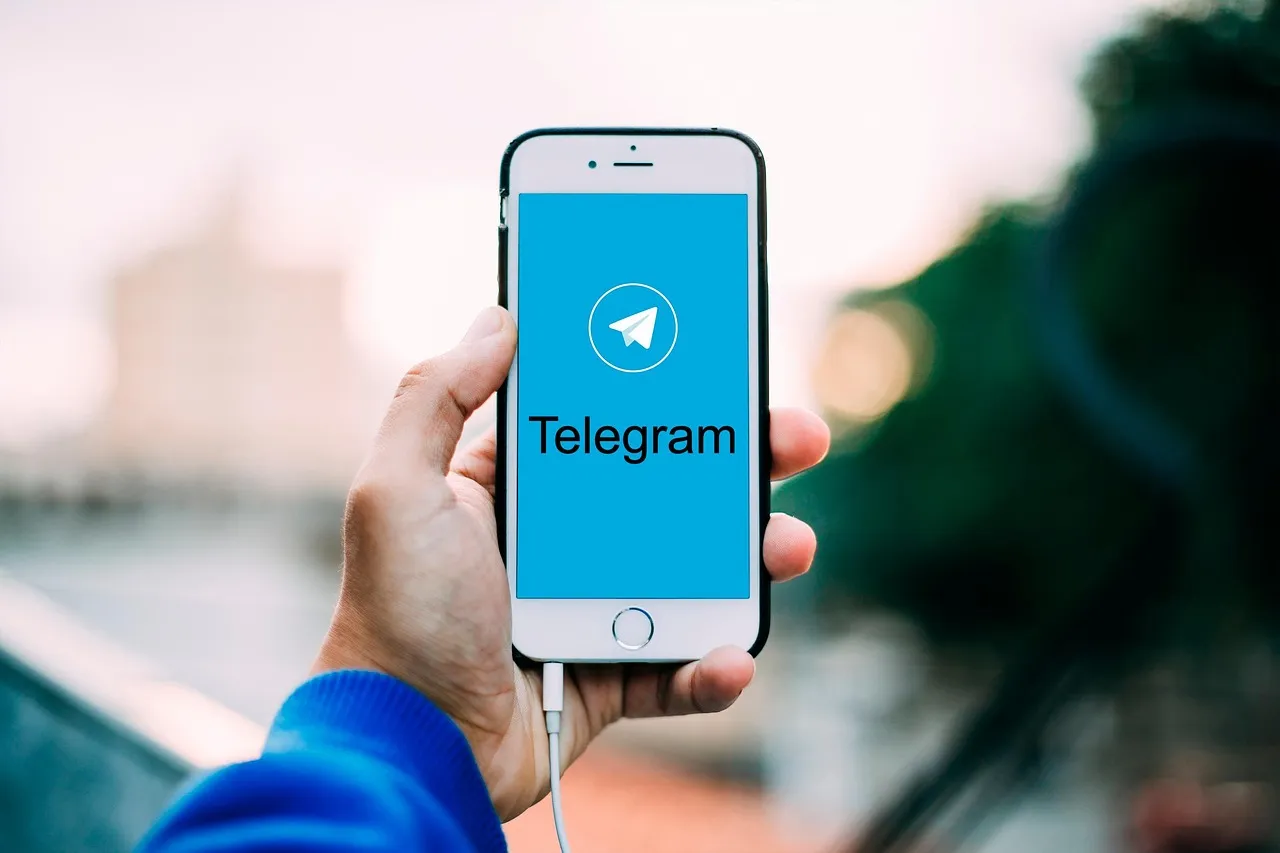 Telegram rivoluziona la sicurezza: addio agli SMS, arriva il login biometrico con passkey