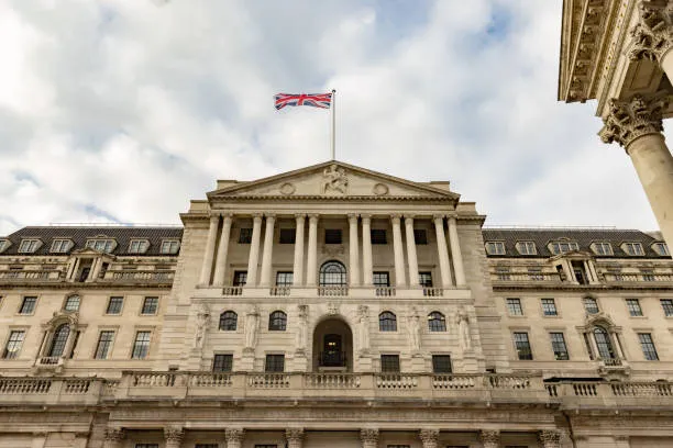Intelligenza Artificiale a Rischio Bolla: L’Allarme della Bank of England sulle Valutazioni delle Big Tech