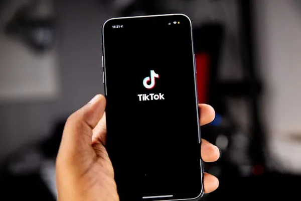 TikTok negli Stati Uniti: Cresce il Numero di Utenti che Cancellano l’App tra Problemi Tecnici e Nuovi Concorrenti