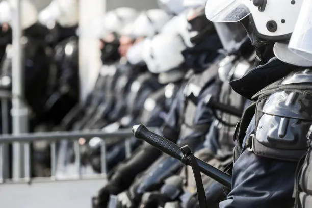 Torino Sotto Shock: Violenza, Scontri e Polemiche Dopo la Protesta per Askatasuna