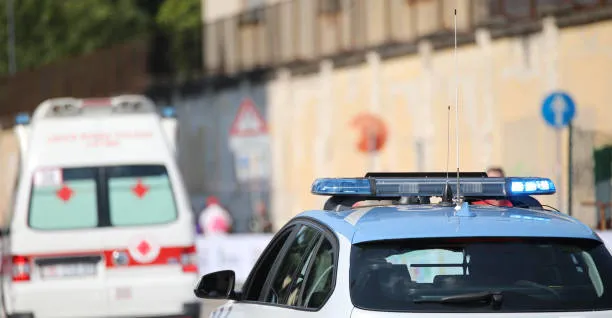 Tragedia a Treviso, 32enne trovato senza vita dopo una caduta dal terzo piano di una scuola