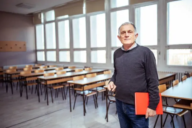 Trattenimento in servizio:  la Consulta boccia il limite rigido dei 70 anni