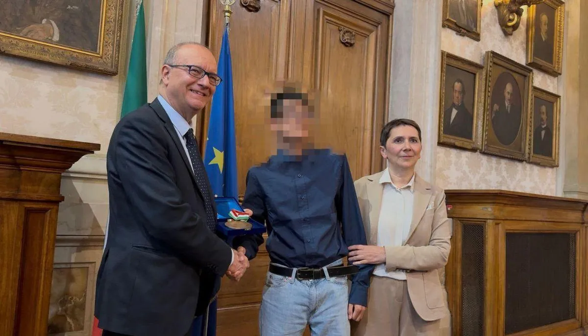 Trescore Balneario, il tredicenne che salvò la professoressa accoltellata riceve la medaglia dal ministro Valditara