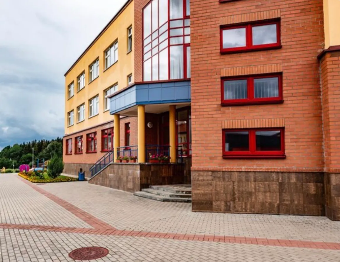 Trescore Balneario, tredicenne accoltella la professoressa e filma tutto: il gesto premeditato che interroga la scuola italiana