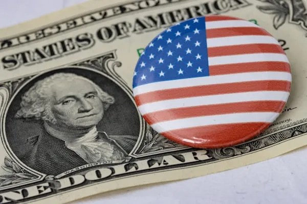 Trump e la Nuova Strategia Finanziaria USA: tra Cap agli Interessi, Dazi e Mercati in Subbuglio