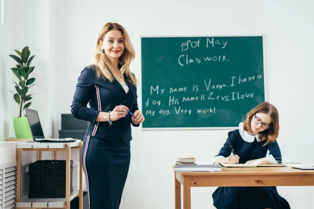 Una maestra di 26 anni e i dati OCSE sui docenti italiani