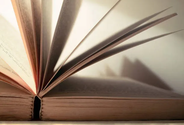 “Una vita e un giorno” di Elisabetta Broli: il coraggio del pentimento attraverso la forza della letteratura