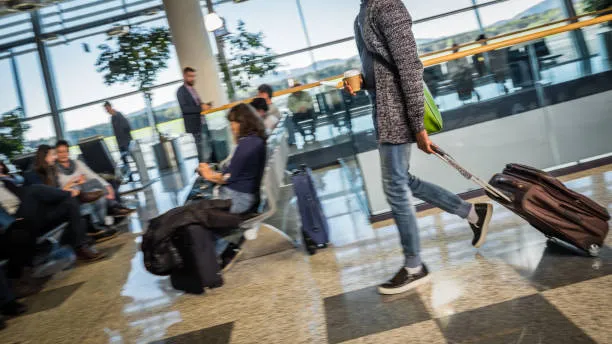 Celebrata la Giornata mondiale del passeggero all’Aeroporto di Roma: L’arte di Daniele Sigalot illumina Fiumicino