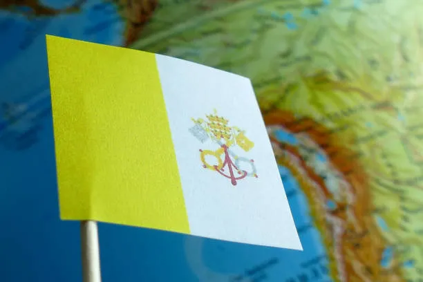 Vaticano tra diplomazia e geopolitica: Parolin in Danimarca mentre Trump punta Doha e Groenlandia