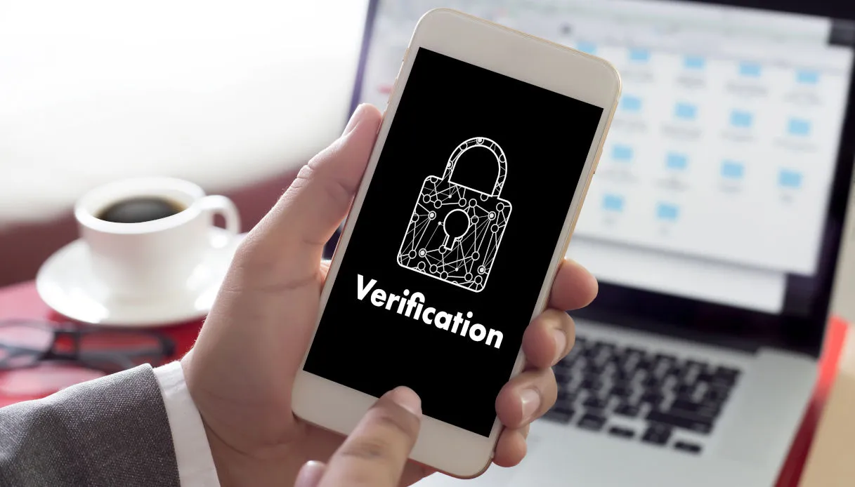 L'app UE per verifica età: dubbi sulla dipendenza da Google