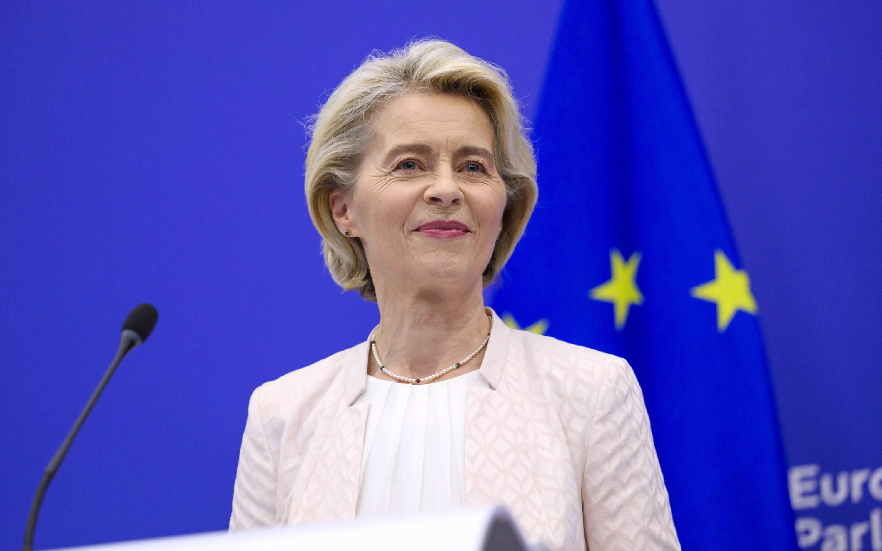 Verifica dell'età sui social, von der Leyen annuncia: «L'app europea è pronta»