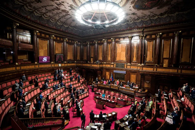 Via libera definitivo tra le polemiche dopo l'ok del Senato alla legge sul consenso informato