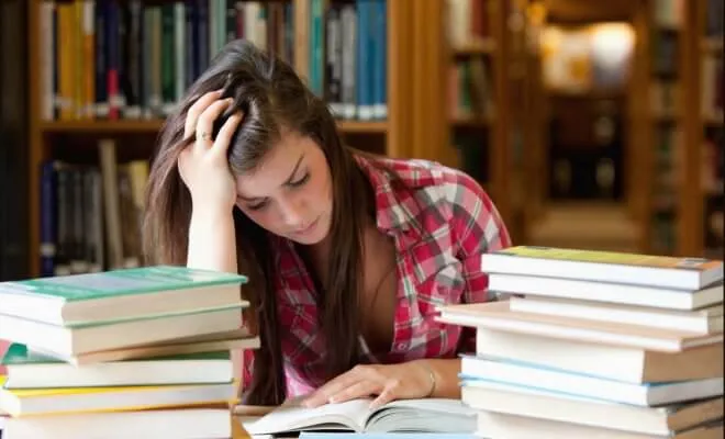 La scuola dell’ansia: un viaggio tra inferno e purgatorio nell’emergenza del benessere mentale