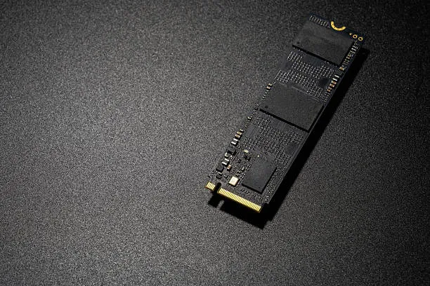 YMTC lancia il PC550: l'SSD cinese PCIe 5.0 che punta a ridefinire le prestazioni nei notebook