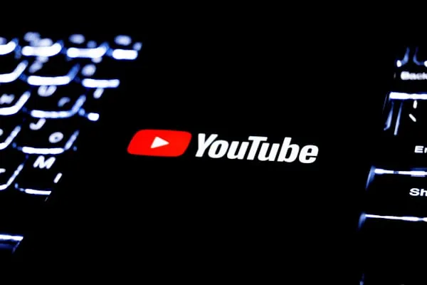 YouTube dichiara guerra ai deepfake: al via il rilevamento automatico per politici e giornalisti